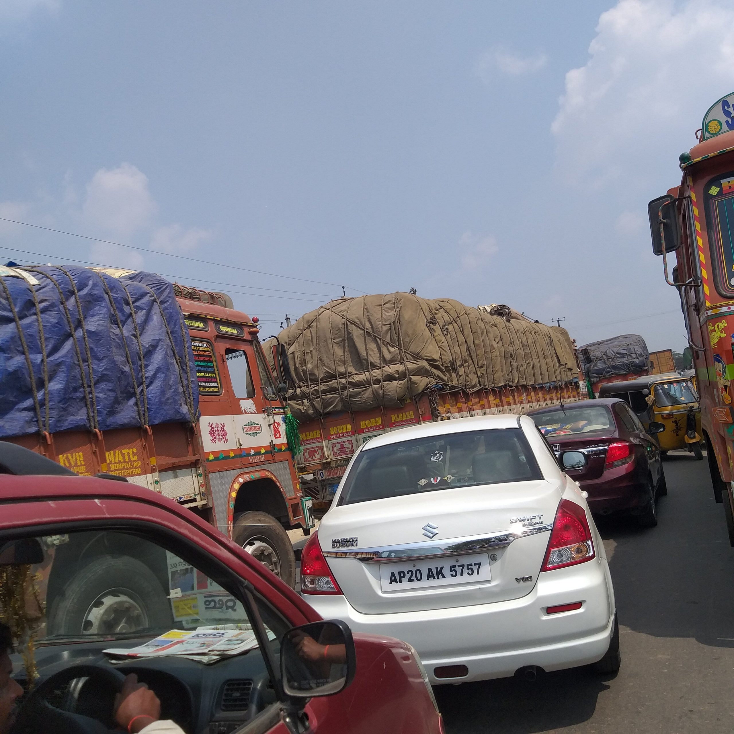 జన సంద్రమైన ‘పొంగులేటి’ విందు… భారీగా ట్రాఫిక్ జామ్!