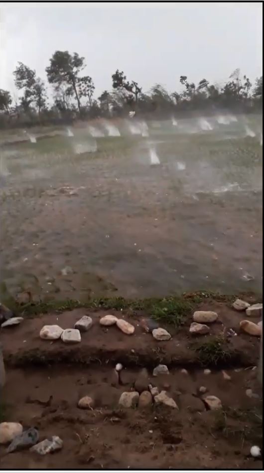 ఛత్తీస్ గఢ్ లో తుపాకీ గుళ్ల మోతలా రాళ్ల వాన!