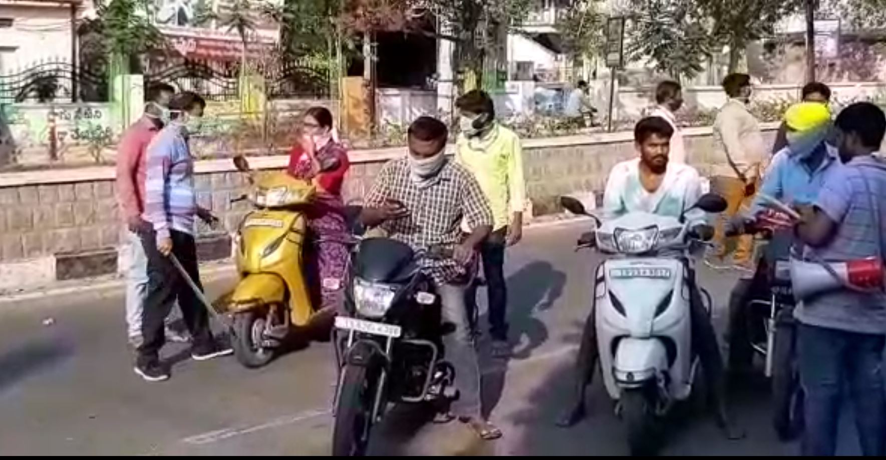 నీ డ్యూటీ ఏంది? ఈ ఓవర్ యాక్షన్ ఏంది? సిరిసిల్లలో టీపీవో హల్ చల్!