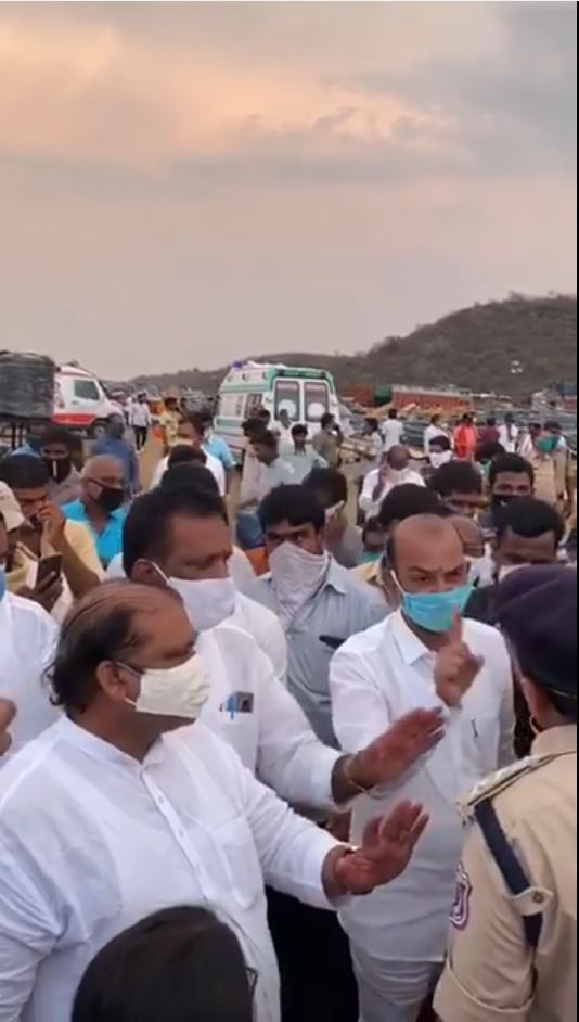 బండి సంజయ్ x ఏసీపీ… వీడియో వైరల్! బండి సంజయ్ x ఏసీపీ… వీడియో వైరల్!