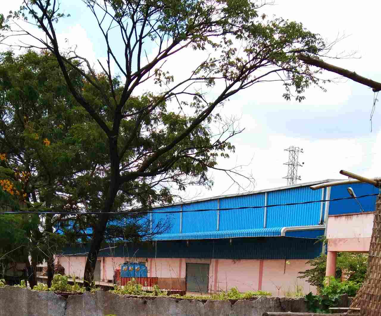 లిక్కర్ డిపోకు కరోనా ‘లాక్’