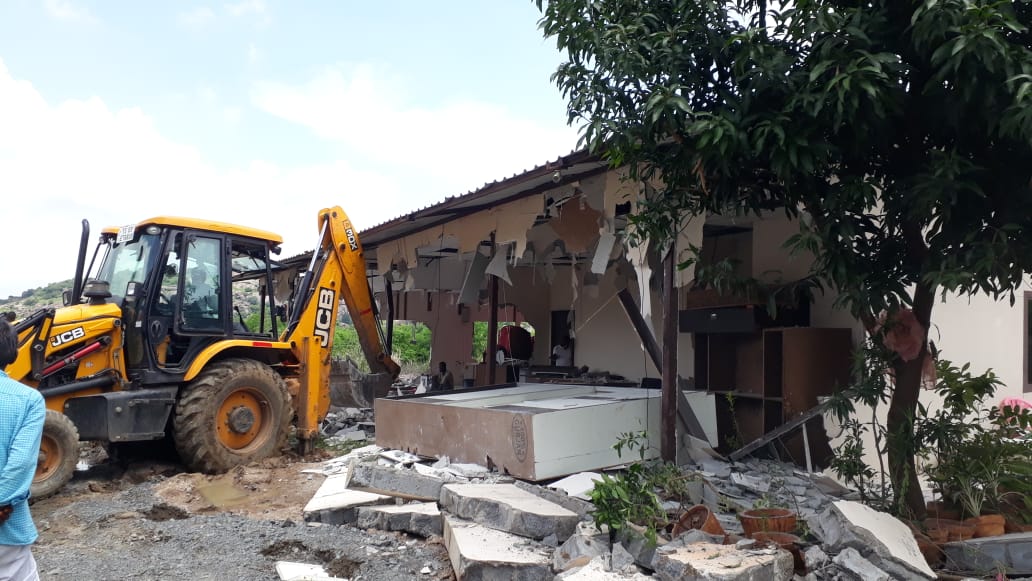 నాలాపై ఎమ్మెల్యే ఆఫీసు: కూల్చేసిన బల్దియా