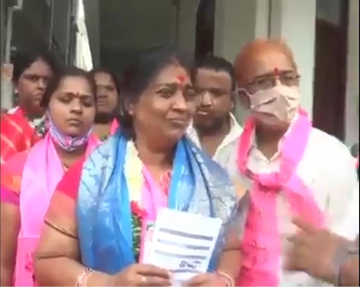 ఓటేసిన పాపానికి…! వినబోతూ వివరణ దేనికి? వీడియో చూడండి!! ఓటేసిన పాపానికి…! వినబోతూ వివరణ దేనికి? వీడియో చూడండి!!