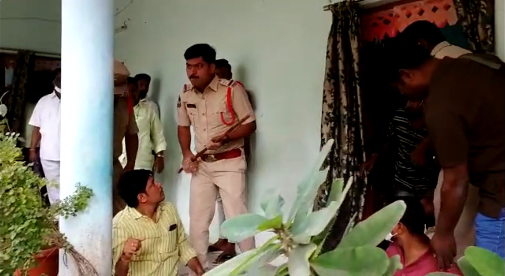 గొడ్డును బాదినట్లు బాదడమే జనగామలో ‘ఫ్రెండ్లీ పోలీస్’!