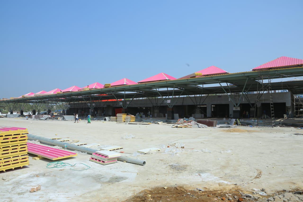 రవాణా మంత్రి ఇలాఖాలో ‘గులాబీ కలర్’ బస్ స్టేషన్!