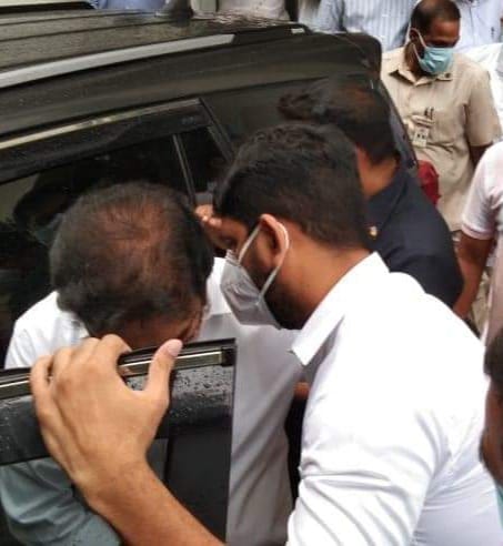 ఫొటోల వైరల్: కేటీఆర్ చెవిలో కౌశిక్ రెడ్డి గుస గుస!