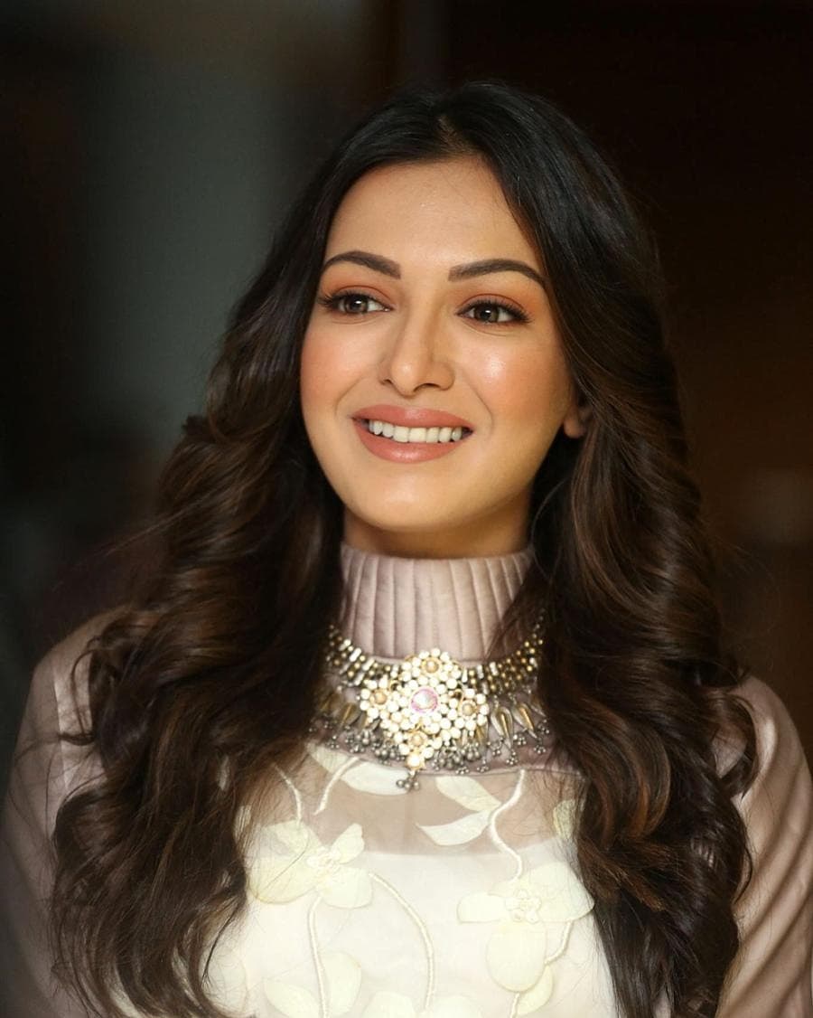 కేటీఆర్ కు హీరోయిన్ అడ్వాన్స్ గ్రీటింగ్స్