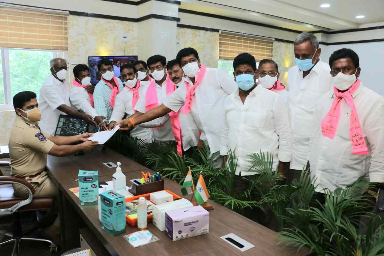 పాలేరు ఎమ్మెల్యేపై సీపీకి ఫిర్యాదు