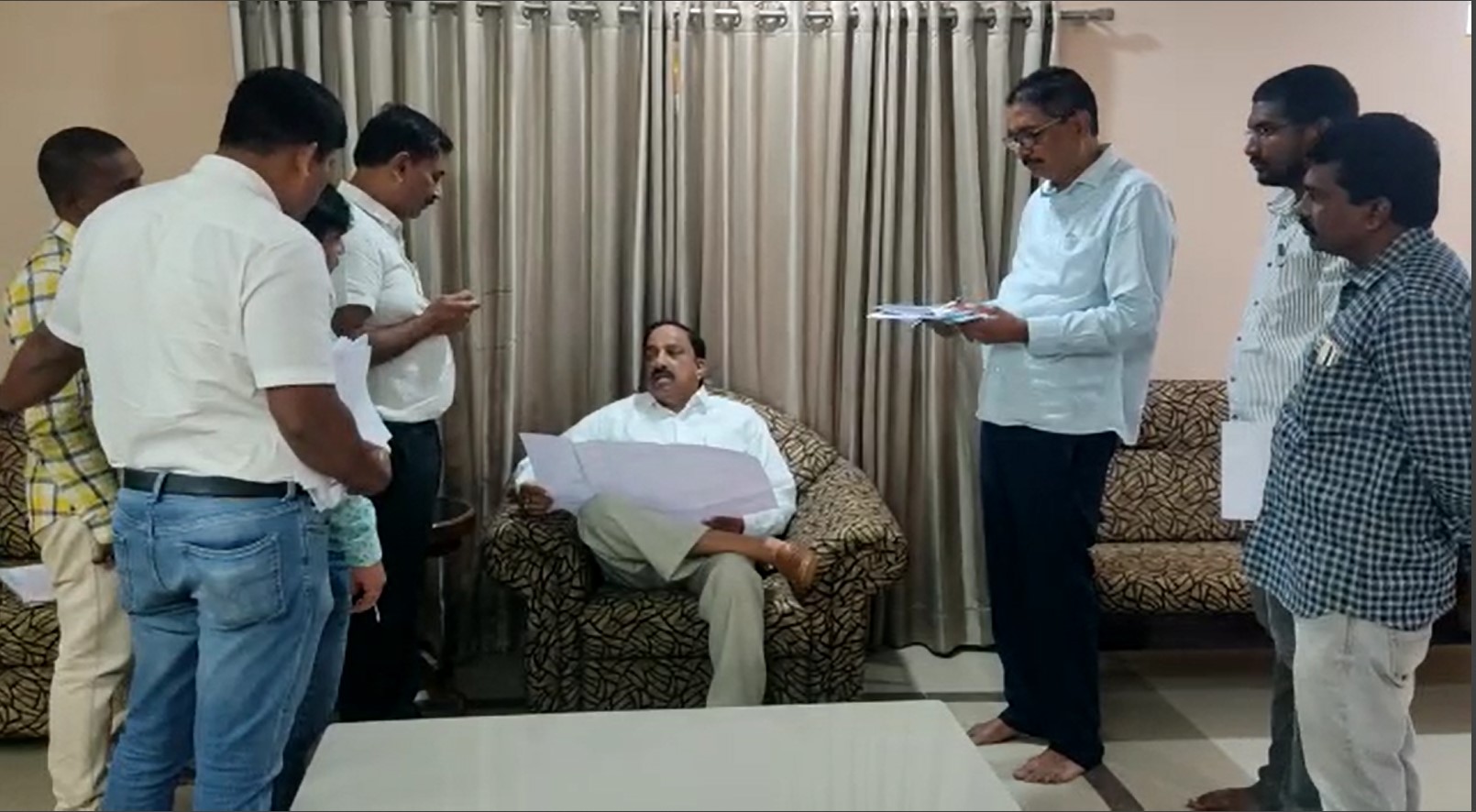 అధికార పార్టీలో ‘తుమ్మల దర్బార్’ అధికార పార్టీలో ‘తుమ్మల దర్బార్’