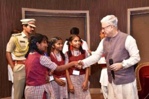 రాజ్ భవన్ లో ఖమ్మం విద్యార్థుల సందడి