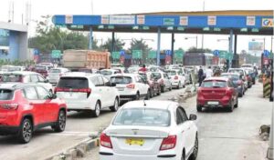 హైవేపై ట్రాఫిక్ ఆంక్షలు హైవేపై ట్రాఫిక్ ఆంక్షలు