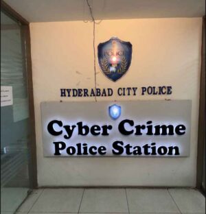 ఇద్దరు యూ ట్యూబర్ల అరెస్ట్ ఇద్దరు యూ ట్యూబర్ల అరెస్ట్