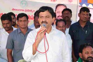 పైసల్లేవ్.. అయినా గ్రీన్ ఛానల్ లో ఇస్తాం: మంత్రి పొంగులేటి పైసల్లేవ్.. అయినా గ్రీన్ ఛానల్ లో ఇస్తాం: మంత్రి పొంగులేటి