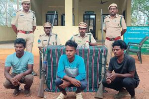 తెలంగాణా అడవుల్లో ఆంధ్రా వేటగాళ్ల అరెస్ట్