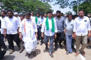 ‘పొలిటికల్ స్టైల్’ మార్చిన మంత్రి పొంగులేటి! ‘పొలిటికల్ స్టైల్’ మార్చిన మంత్రి పొంగులేటి!