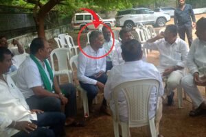 కేటీఆర్ టూర్ లో సీఐ ప్రత్యక్షం, వివాదం