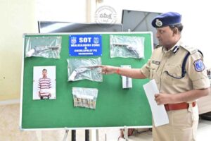 హైదరాబాద్ లో బీహార్ తుపాకుల పట్టివేత, ఒకరి అరెస్ట్ హైదరాబాద్ లో బీహార్ తుపాకుల పట్టివేత, ఒకరి అరెస్ట్