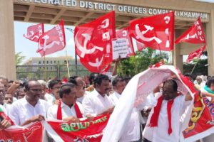 ఇద్దరు సీపీఐ కీలక నేతలపై కేసు