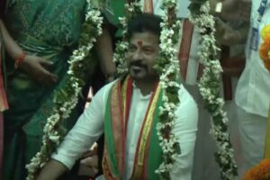 మేడారంలో ‘సెంటిమెంట్’ను బ్రేక్ చేసిన సీఎం రేవంత్