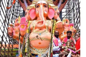 ఖైరతాబాద్ గణపతిని దర్శించుకున్న సీఎం