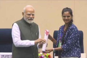 ఖమ్మం యువతికి ప్రధాని చేతుల మీదుగా అవార్డు ఖమ్మం యువతికి ప్రధాని చేతుల మీదుగా అవార్డు