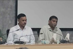 తెలంగాణాలో ఇద్దరు మావోయిస్ట్ అగ్రనేతల లొంగుబాటు