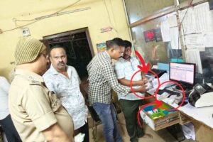 తెలంగాణా చెక్ పోస్టులపై ఏసీబీ దాడులు, కరెన్సీ కట్టలు లభ్యం