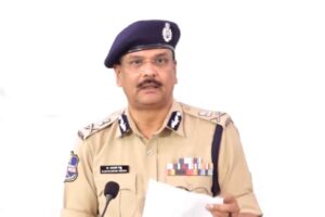 ఆజాద్ సహా 37 మంది నక్సల్స్ డీజీపీ ఎదుట లొంగుబాటు