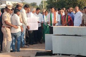 గడువులోగా పనులు పూర్తి కావలసిందే: పొంగులేటి