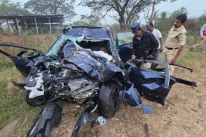 ఖమ్మం జిల్లాలో రోడ్డు ప్రమాదం: ఇద్దరు జనగామ జిల్లా వాసుల దుర్మరణం