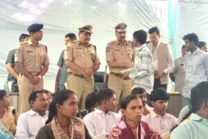 41 మంది మావోయిస్టుల లొంగుబాటు 41 మంది మావోయిస్టుల లొంగుబాటు