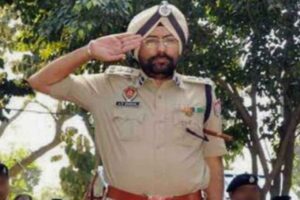 తుపాకీతో కాల్చుకున్న మాజీ ఐపీఎస్ అధికారి