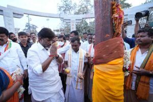 15కల్లా మేడారం జాతర పనులు పూర్తి: డిప్యూటీ సీఎం భట్టి 15కల్లా మేడారం జాతర పనులు పూర్తి: డిప్యూటీ సీఎం భట్టి