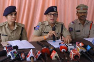 ఉడతనేని వికాస్ ముఠా సైబర్ దోపిడీ @ రూ. 549.95 కోట్లు ఉడతనేని వికాస్ ముఠా సైబర్ దోపిడీ @ రూ. 549.95 కోట్లు