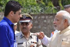 ప్రధాని ముందు RayBan అద్దాల కలెక్టర్.. జీతం ఒక్క రూపాయి!