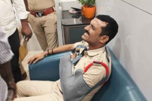 బీఆర్ఎస్ నిరసనలో ఖమ్మం సీఐ చేతికి ఫ్రాక్చర్