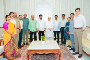 సీఎం రేవంత్ ను కలిసిన మాజీ మవోయిస్ట్ నేతలు