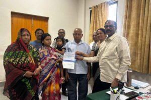 ఇది కదా కార్మిక న్యాయం..! కేసు లేకుండా రూ. 24.50 లక్షల పరిహారపు అరుదైన ఘటన!! ఇది కదా కార్మిక న్యాయం..! కేసు లేకుండా రూ. 24.50 లక్షల పరిహారపు అరుదైన ఘటన!!