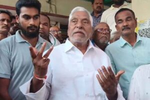 పీసీసీ చీఫ్ మహేష్ వినతికీ జీవన్ రెడ్డి నో పీసీసీ చీఫ్ మహేష్ వినతికీ జీవన్ రెడ్డి నో