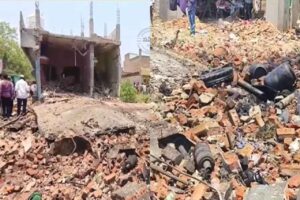 డిటొనేటర్లు పేలి నలుగురి మృతి, విషమ పరిస్థితిలో 12 మంది డిటొనేటర్లు పేలి నలుగురి మృతి, విషమ పరిస్థితిలో 12 మంది