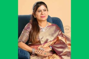 తమిళనాడు ఎన్నికల్లో అత్యంత సంపన్న అభ్యర్థి.. ఎవరీమె? తమిళనాడు ఎన్నికల్లో అత్యంత సంపన్న అభ్యర్థి.. ఎవరీమె?