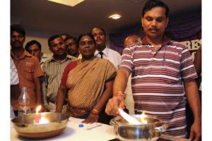 రామర్ పిళ్లై పెట్రోల్ కోసం గిరీష్ సంఘీ, ఓ కేంద్ర మంత్రి తహతహ.. కానీ ‘కత’ కంచికి చేరలేదు! రామర్ పిళ్లై పెట్రోల్ కోసం గిరీష్ సంఘీ, ఓ కేంద్ర మంత్రి తహతహ.. కానీ ‘కత’ కంచికి చేరలేదు!