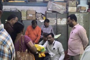 హన్మకొండలో ఏసీబీ దాడి: కళ్లు చెదిరే రిజిస్ట్రార్ల అవినీతి సొమ్ము హన్మకొండలో ఏసీబీ దాడి: కళ్లు చెదిరే రిజిస్ట్రార్ల అవినీతి సొమ్ము