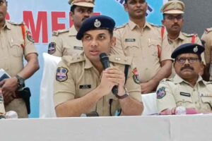 ‘గోల్డెన్ థీఫ్’ గ్యాంగ్.. ఖమ్మం జువెల్లరీ షాపులపైనా రెక్కీ! ‘గోల్డెన్ థీఫ్’ గ్యాంగ్.. ఖమ్మం జువెల్లరీ షాపులపైనా రెక్కీ!