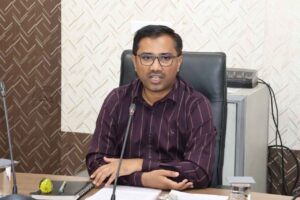 రాజకీయ పార్టీలు సహకరించాలి: ‘ఎస్ఐఆర్’పై ఖమ్మం జిల్లా కలెక్టర్ రాజకీయ పార్టీలు సహకరించాలి: ‘ఎస్ఐఆర్’పై ఖమ్మం జిల్లా కలెక్టర్