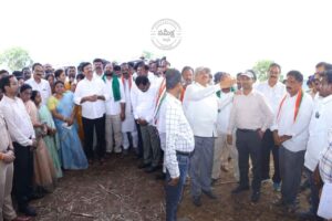 సీఎం సభా ఏర్పాట్లను పరిశీలించిన ఇద్దరు మంత్రులు సీఎం సభా ఏర్పాట్లను పరిశీలించిన ఇద్దరు మంత్రులు