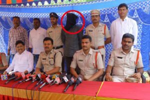 ఖమ్మంలో అంతర్రాష్ట్ర దొంగ అరెస్ట్: భారీగా బంగారం రికవరీ ఖమ్మంలో అంతర్రాష్ట్ర దొంగ అరెస్ట్: భారీగా బంగారం రికవరీ