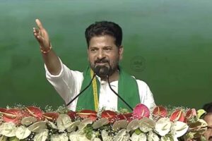 ఔర్ ఏక్ బార్.. కాంగ్రెస్ సర్కార్: ఖమ్మం సభలో సీఎం స్లోగన్ ఔర్ ఏక్ బార్.. కాంగ్రెస్ సర్కార్: ఖమ్మం సభలో సీఎం స్లోగన్