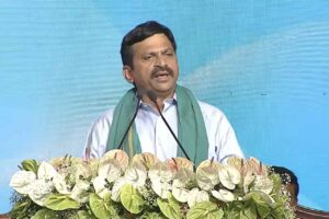 ప్రతీ గజాన్ని సర్వే చేసి భూధార్ కార్డు ఇస్తాం: పొంగులేటి ప్రతీ గజాన్ని సర్వే చేసి భూధార్ కార్డు ఇస్తాం: పొంగులేటి