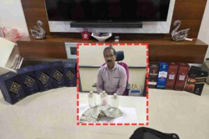 అవినీతి ‘ముత్యం’ లిక్కర్ బాటిల్ విలువే ఎంతో తెలుసా..!? అవినీతి ‘ముత్యం’ లిక్కర్ బాటిల్ విలువే ఎంతో తెలుసా..!?